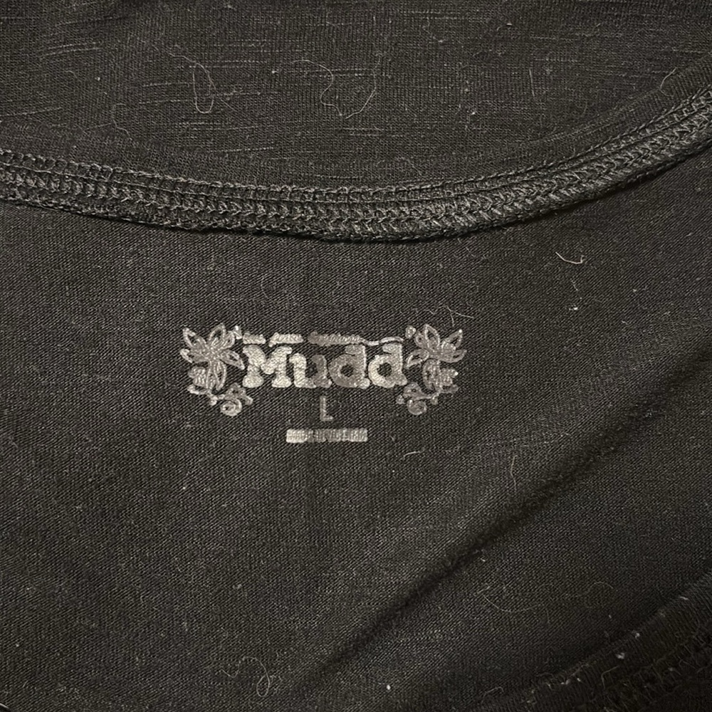 women’s mudd black crewneck t shirt - Picture 2 of 3